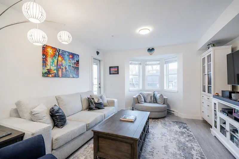 202 19730 56 AVENUE - photo 1 of 17