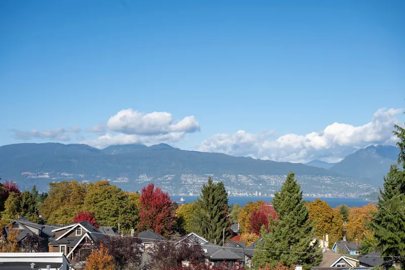 3711 W 24TH AVENUE - photo 4 of 25