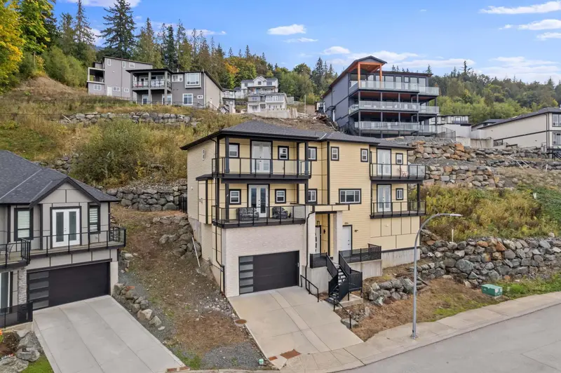 8204 HARVEST PLACE - photo 2 of 25