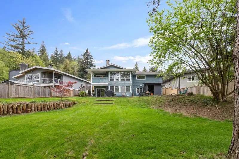320 GLOUCESTER COURT - photo 4 of 36