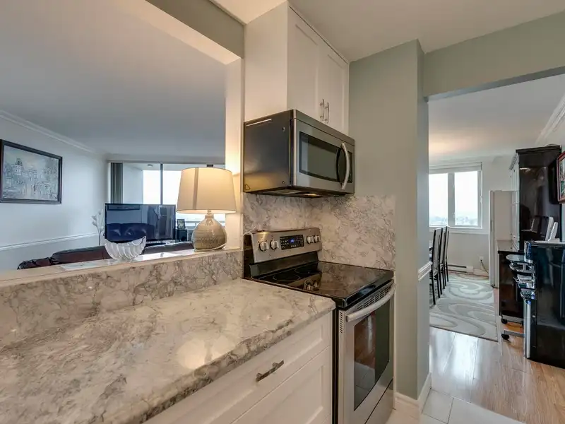 902 3920 HASTINGS STREET - photo 1 of 28