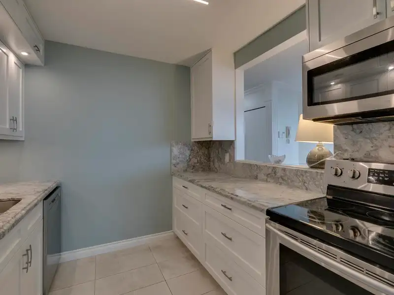 902 3920 HASTINGS STREET - photo 2 of 28
