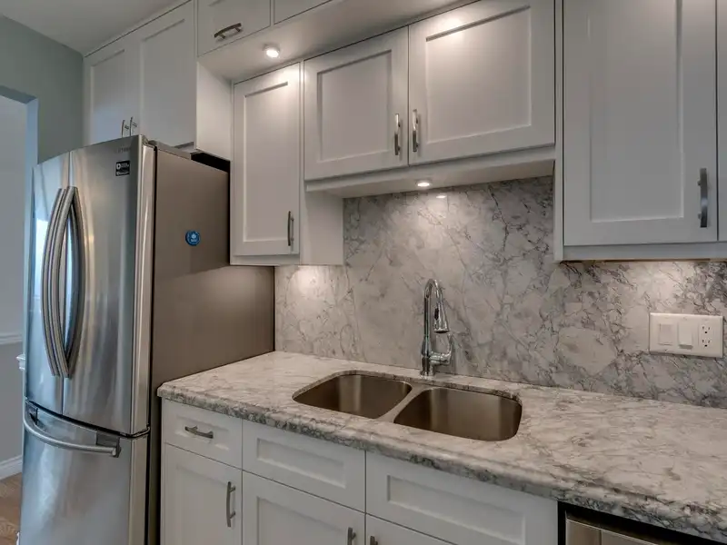 902 3920 HASTINGS STREET - photo 3 of 28