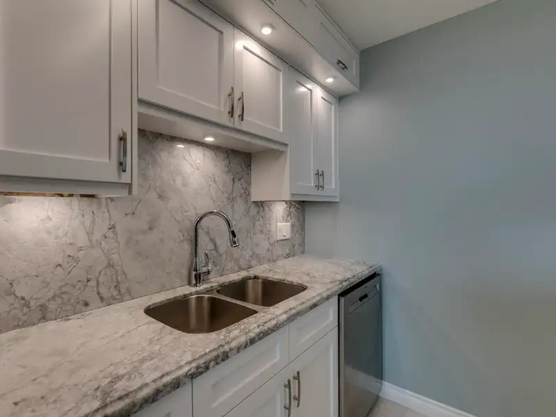 902 3920 HASTINGS STREET - photo 4 of 28