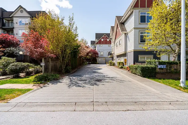 13 9277 121 STREET - photo 2 of 36