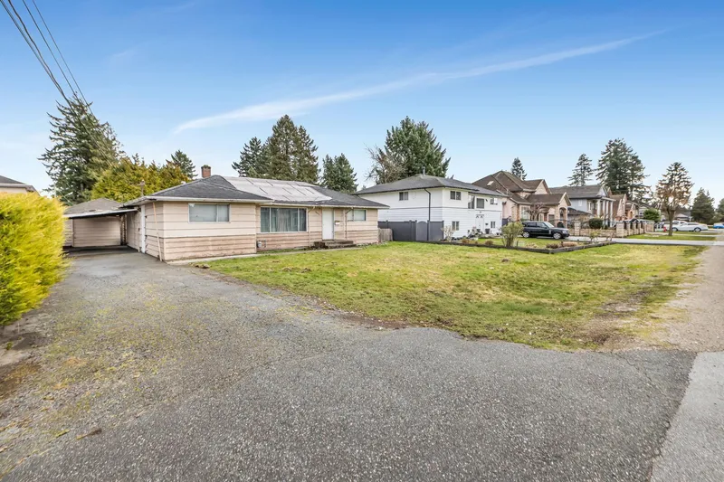 8498 N 122 STREET - photo 2 of 22