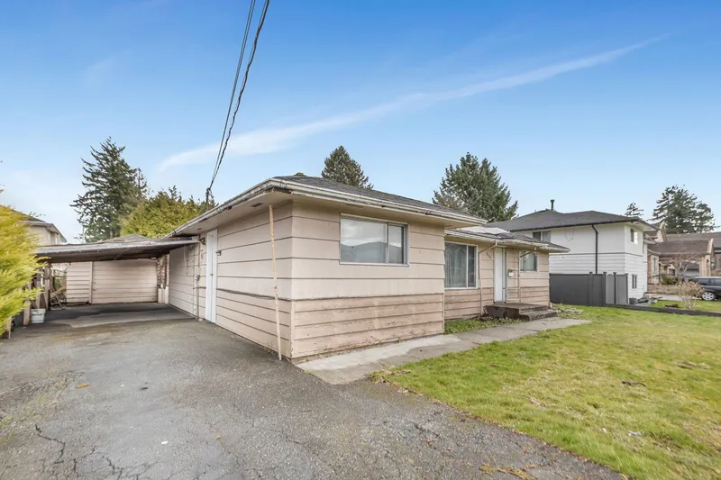 8498 N 122 STREET - photo 3 of 22