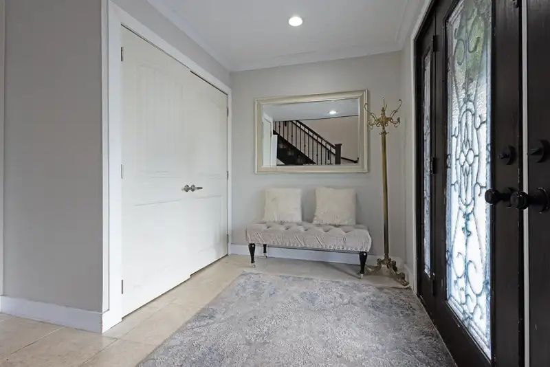 629 THOMPSON AVENUE - photo 4 of 33