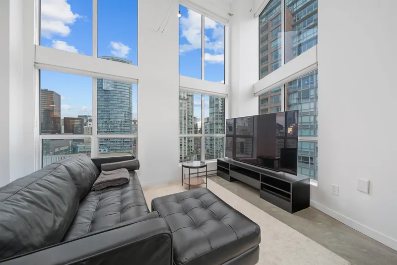 1012 933 SEYMOUR STREET - photo 2 of 25