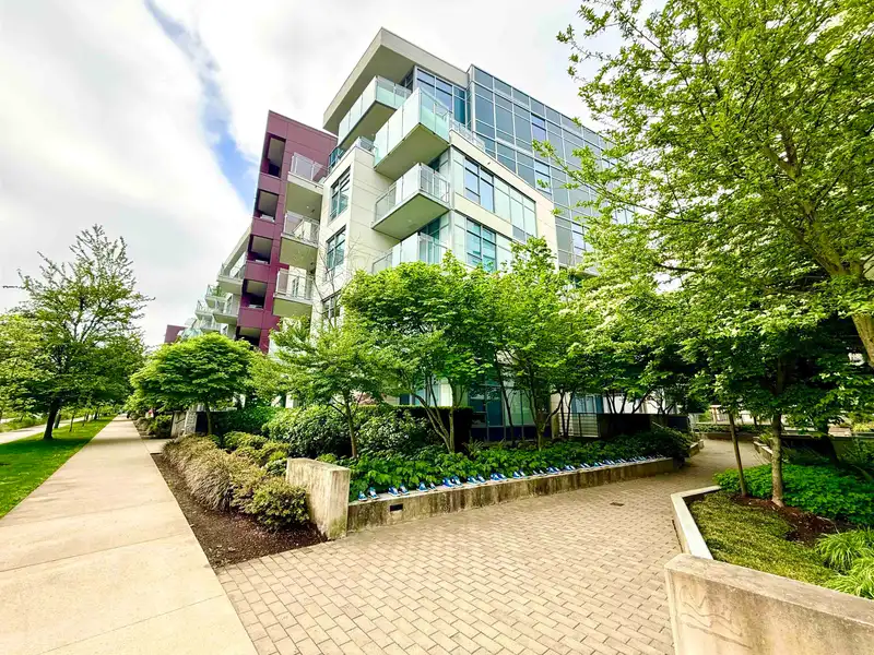 305 5033 CAMBIE STREET - photo 1 of 15