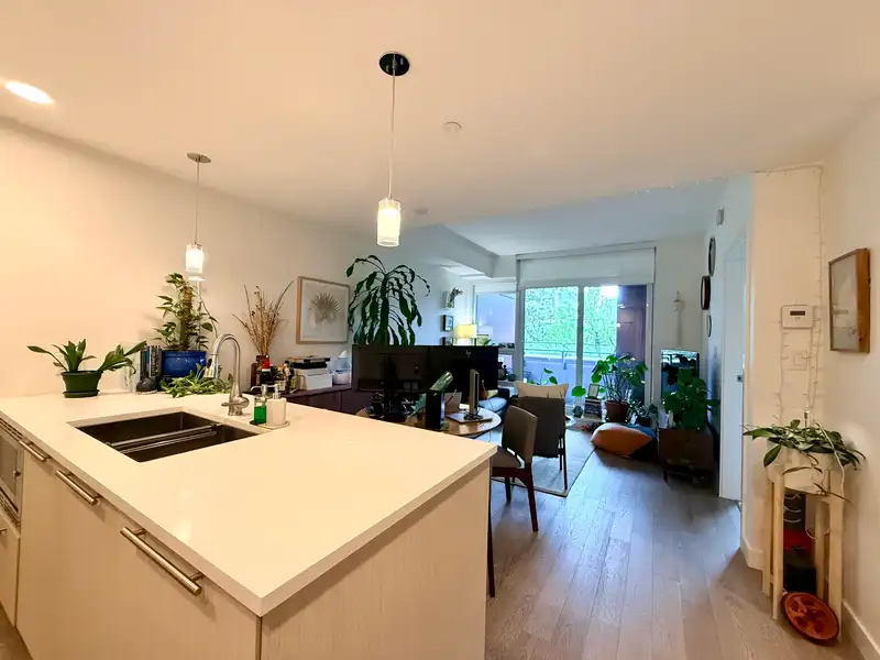 305 5033 CAMBIE STREET - photo 4 of 15