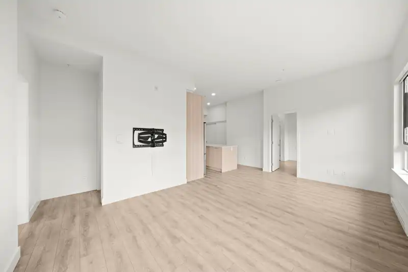 401 735 ANSKAR COURT - photo 4 of 35