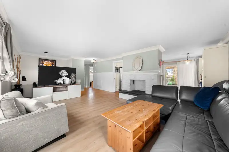1276 KENT STREET - photo 4 of 40