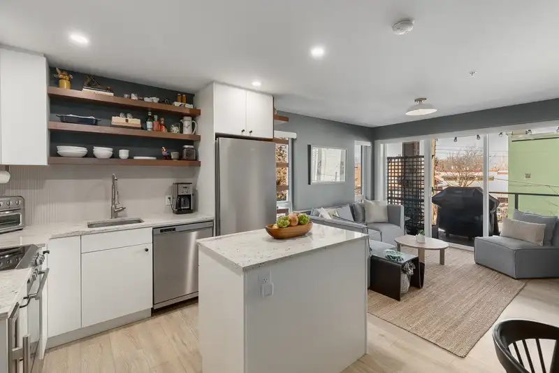 307 1661 E 2ND AVENUE - photo 3 of 19