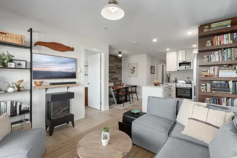 307 1661 E 2ND AVENUE - photo 4 of 19