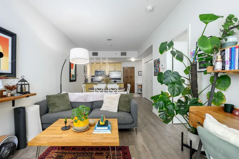 405 168 E ESPLANADE - photo 4 of 18