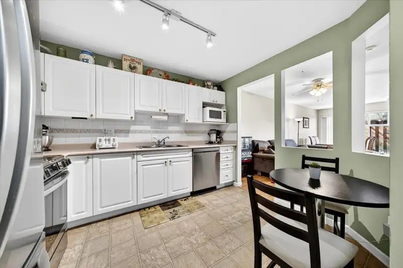 122 2678 DIXON STREET - photo 4 of 22