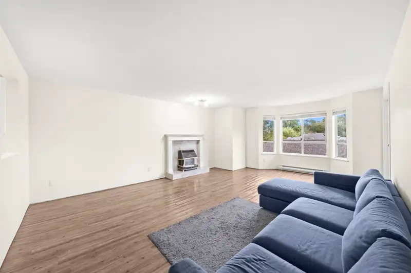 206 6440 197 STREET - photo 2 of 38