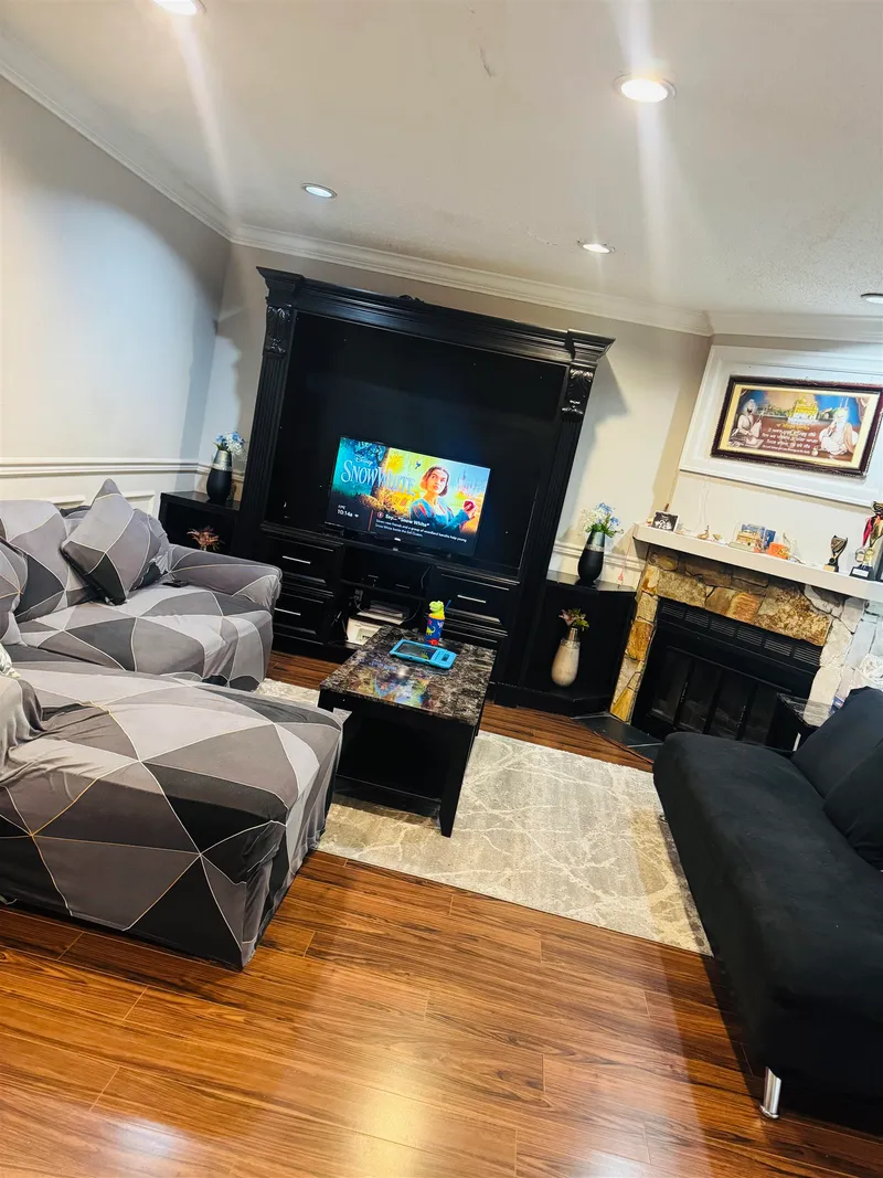 13317 70B AVENUE - photo 2 of 18