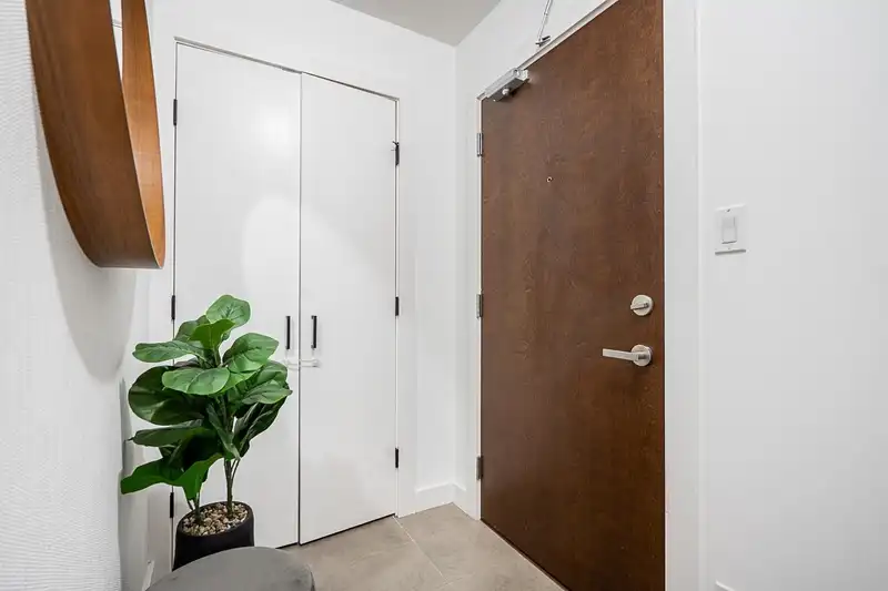 504 2789 SHAUGHNESSY STREET - photo 4 of 39