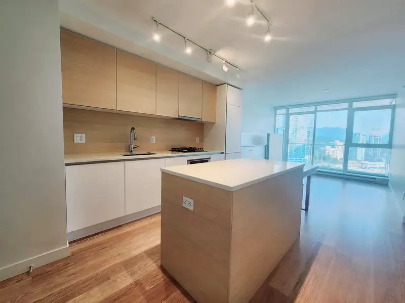 2106 525 FOSTER AVENUE - photo 3 of 14