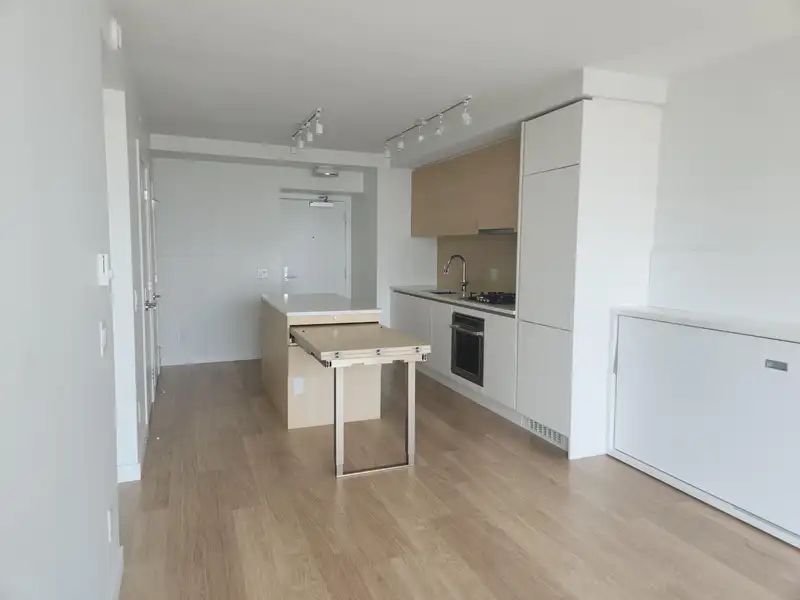 2106 525 FOSTER AVENUE - photo 4 of 14