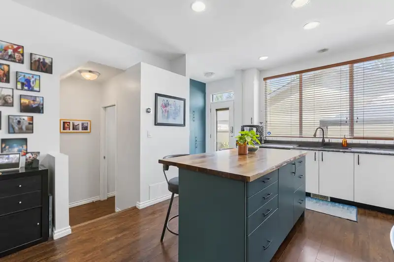 24321 102A AVENUE - photo 4 of 32