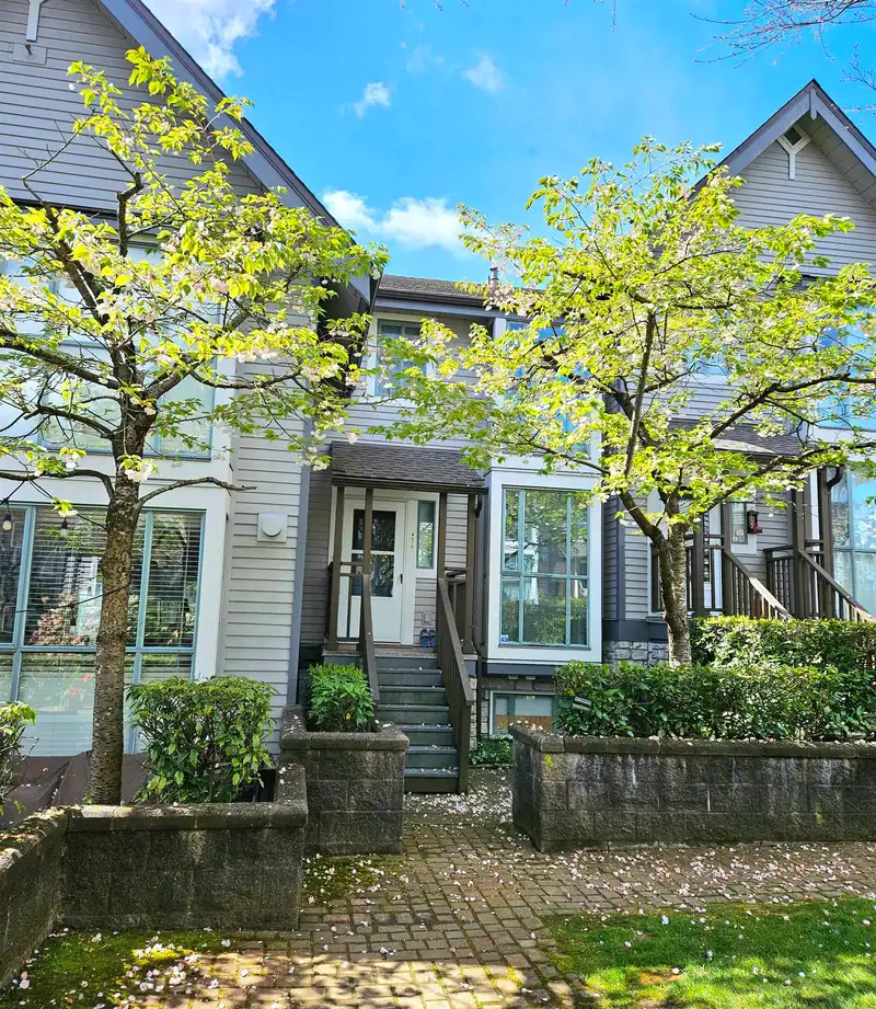 4875 DUCHESS STREET - photo 3 of 18