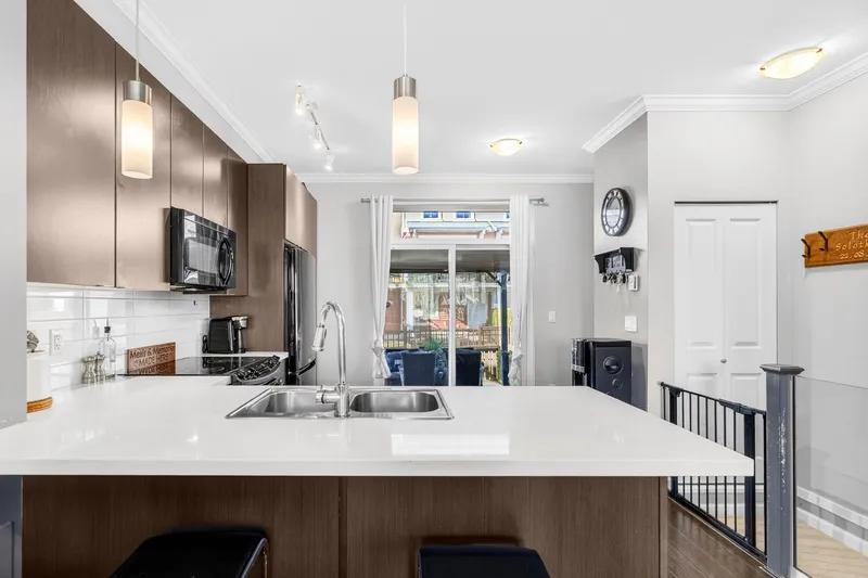 13 19505 68A AVENUE - photo 4 of 25