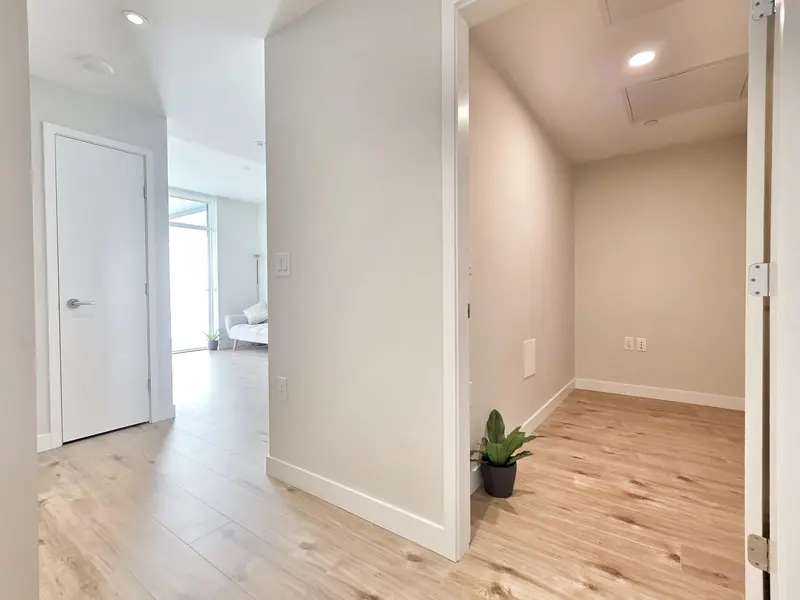 1503 3430 S E KENT AVENUE - photo 4 of 17