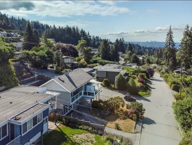 442 MONTERAY AVENUE - photo 2 of 32