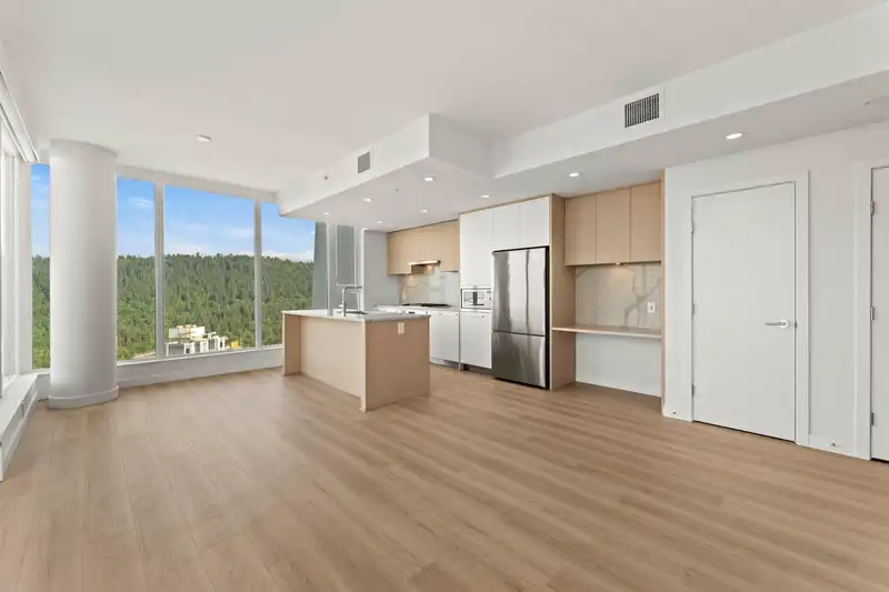 2901 567 CLARKE ROAD - photo 3 of 40