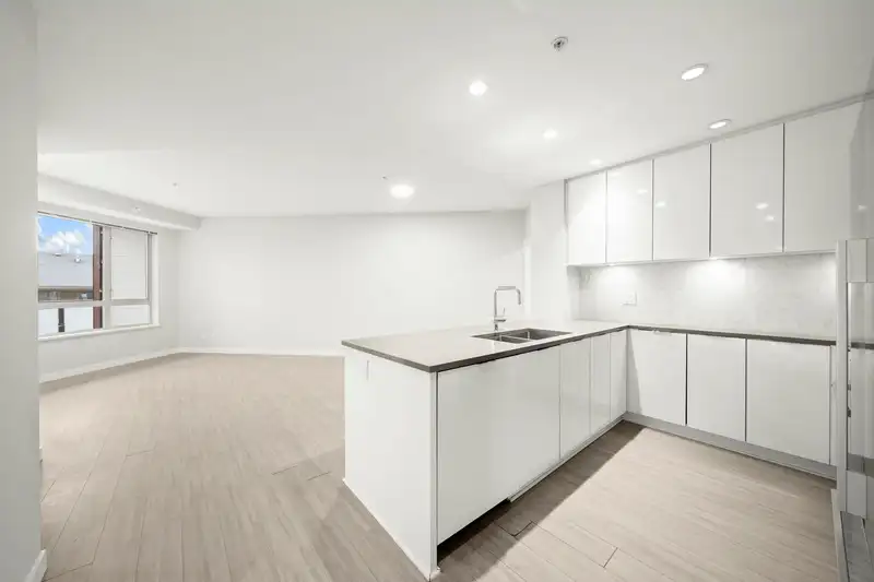 301 2632 LIBRARY LANE - photo 4 of 16