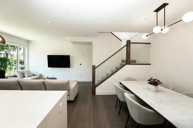 6840 OAK STREET - photo 4 of 26