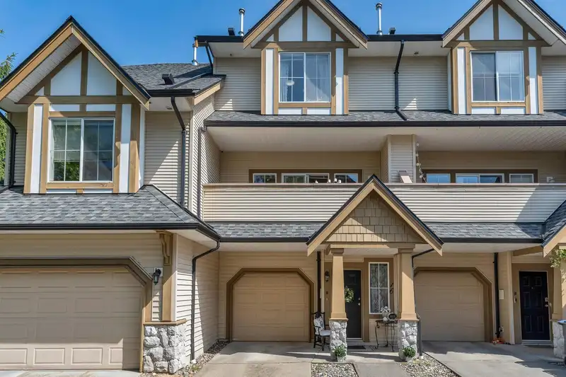 16 18707 65 AVENUE - photo 1 of 39