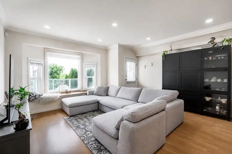 1124 ROCHESTER AVENUE - photo 1 of 39