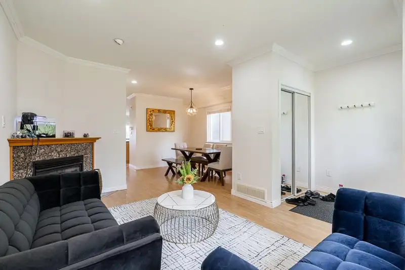 1124 ROCHESTER AVENUE - photo 4 of 39
