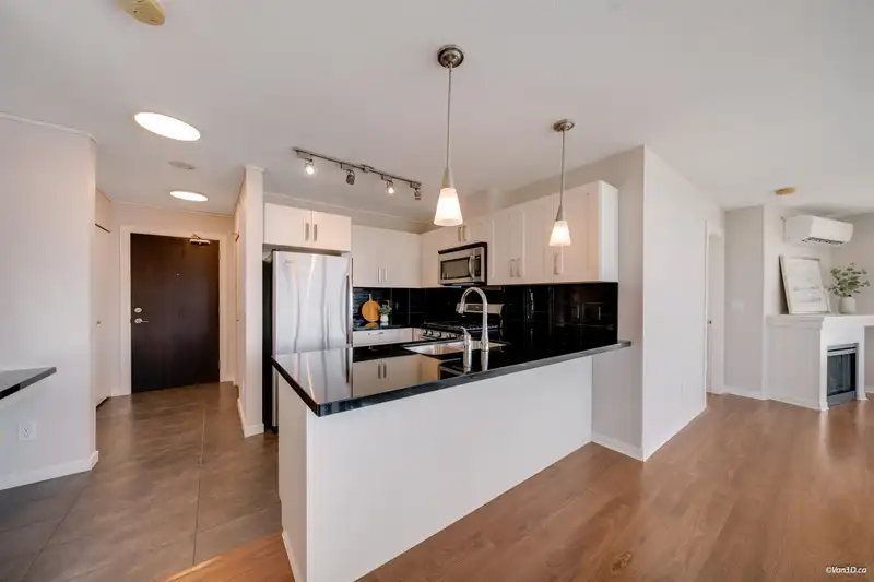 807 2133 DOUGLAS ROAD - photo 3 of 22