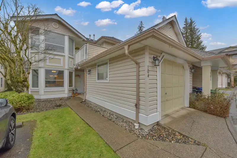 104 16031 82 AVENUE - photo 1 of 31