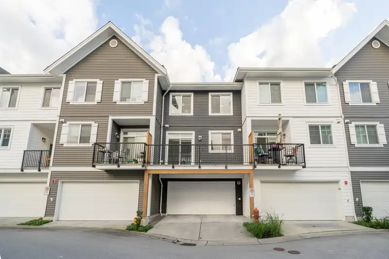 25 20451 84 AVENUE - photo 2 of 26