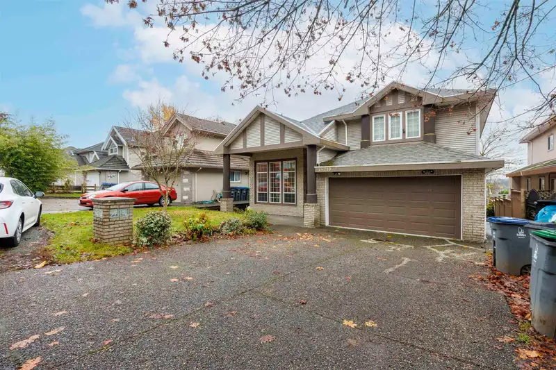 15210 82 AVENUE - photo 1 of 39
