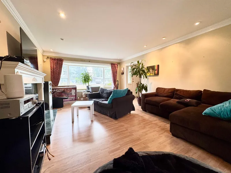 9525 SULLIVAN STREET - photo 2 of 17