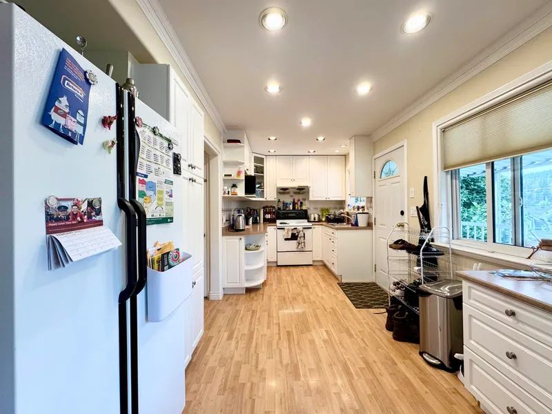 9525 SULLIVAN STREET - photo 3 of 17