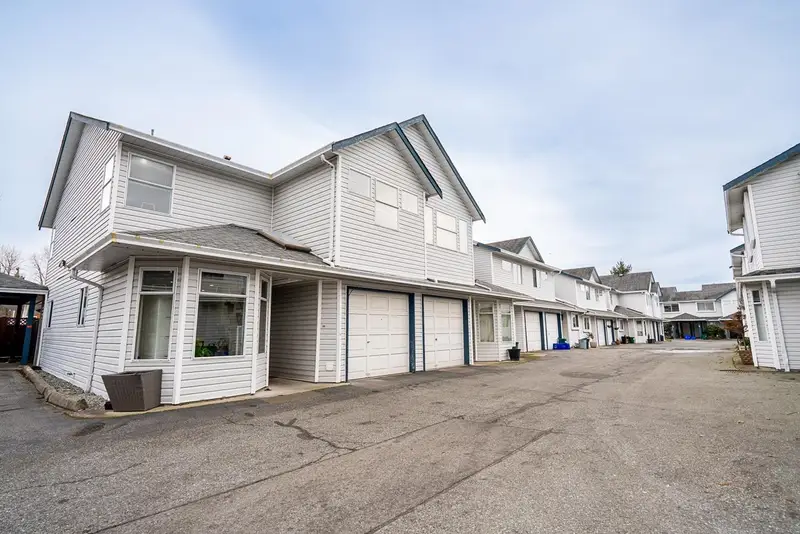 5 20625 118 AVENUE - photo 2 of 25