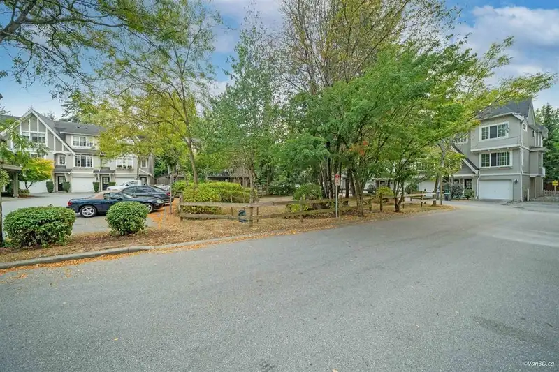 43 12778 66 AVENUE - photo 4 of 26