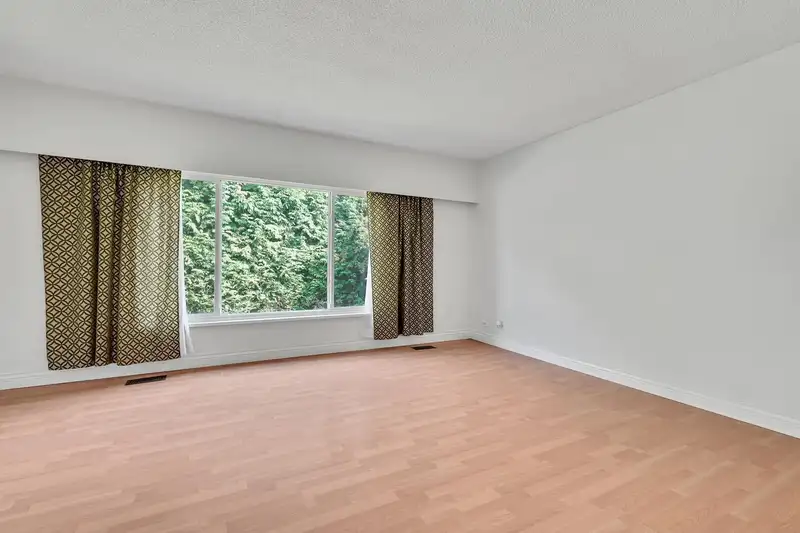 11329 207TH STREET - photo 4 of 40