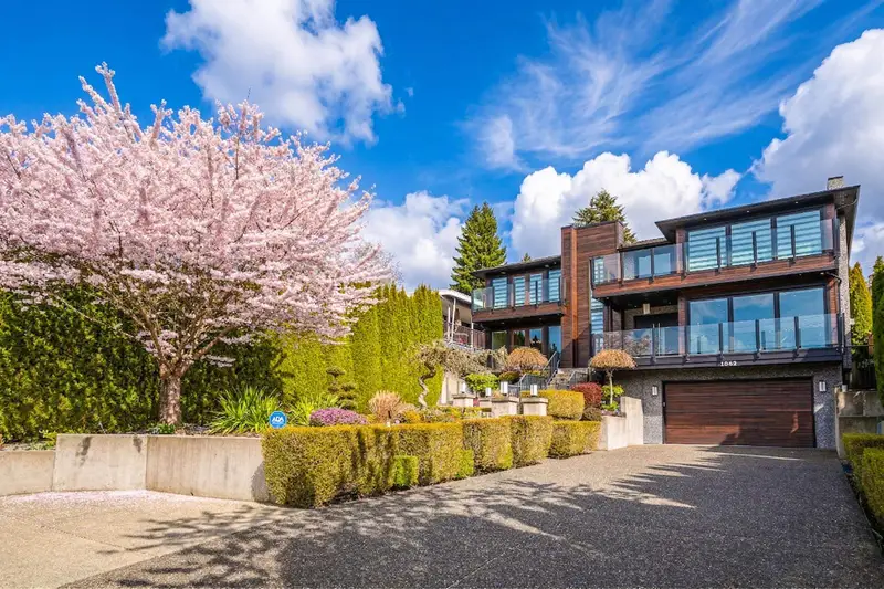 1068 HOLDOM AVENUE - photo 1 of 25