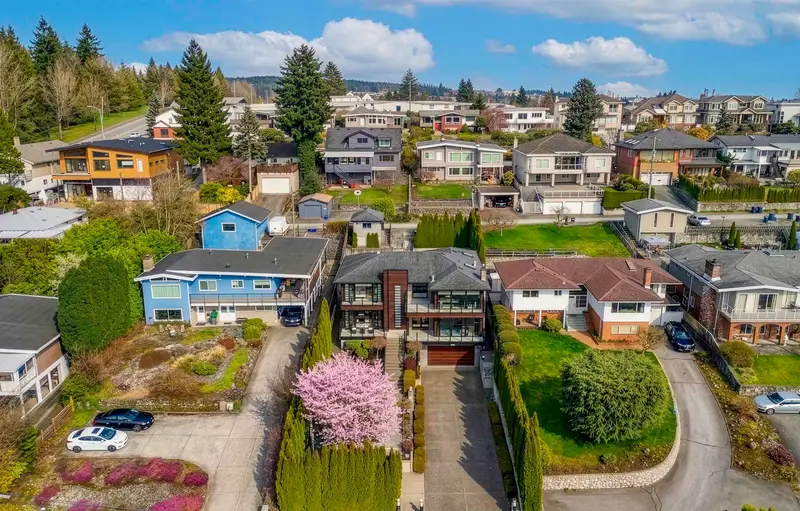 1068 HOLDOM AVENUE - photo 3 of 25