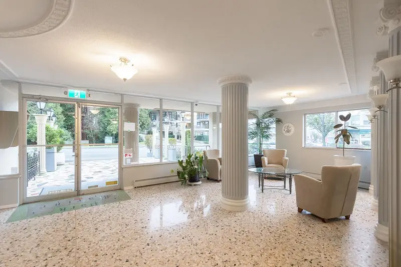 601 1930 MARINE DRIVE - photo 4 of 19