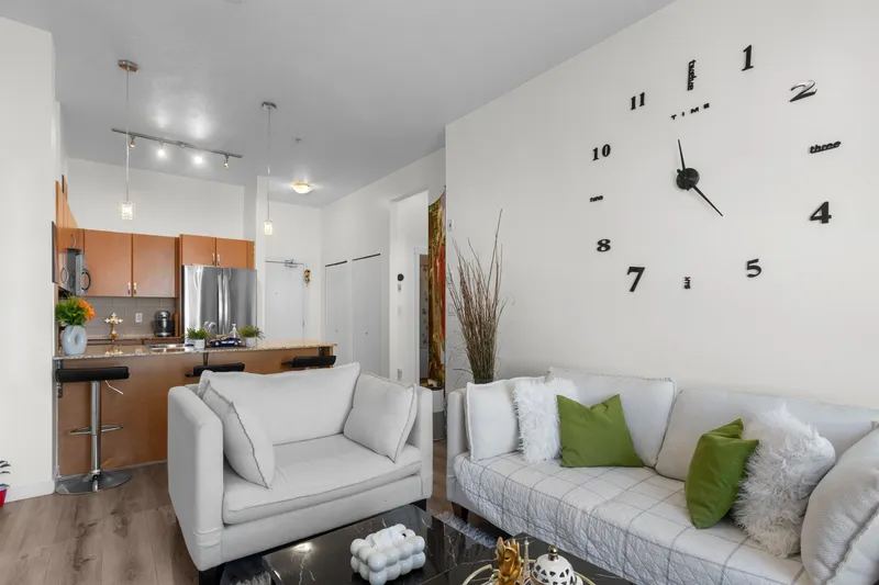 516 13733 107A AVENUE - photo 4 of 25